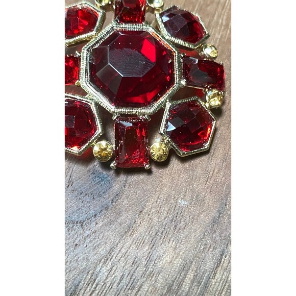 Monet Red Gem Statement Brooch Gold Tone Vintage Style Costume Jewelry Pin - Picture 8 of 9